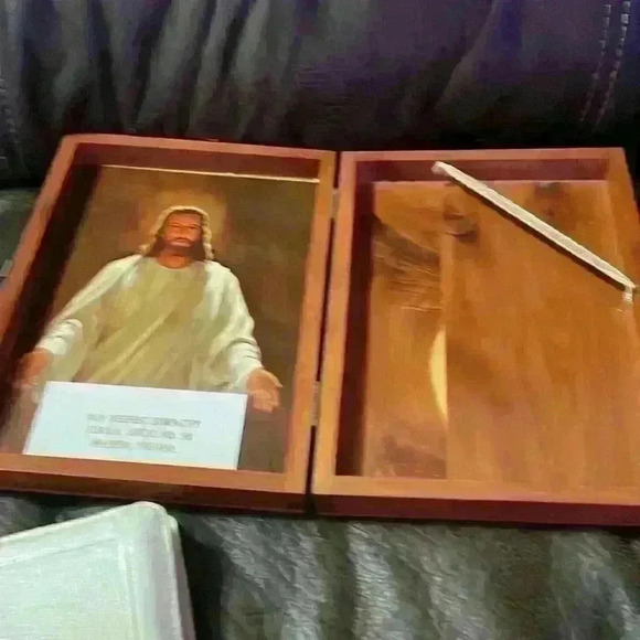 Holy bible with Bible box - Picture 4 of 7